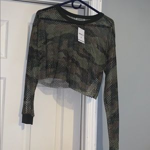 Cropped long sleeve shirt